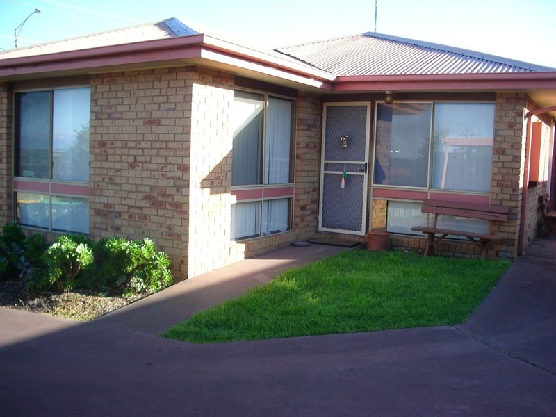 1/8 Surfcoast  Highway, Torquay VIC 3228