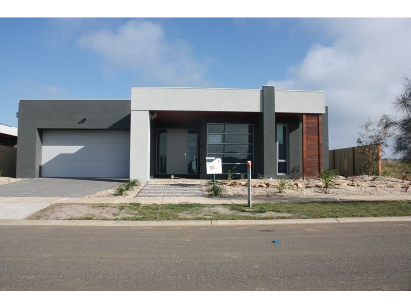 24 Ballyliffen Crescent, Torquay VIC 3228