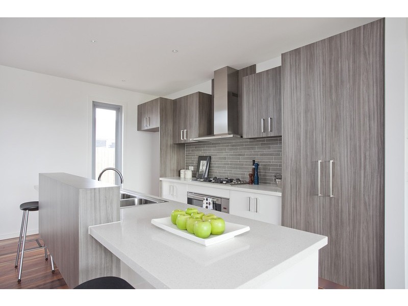 24 Ballyliffen Crescent, Torquay VIC 3228