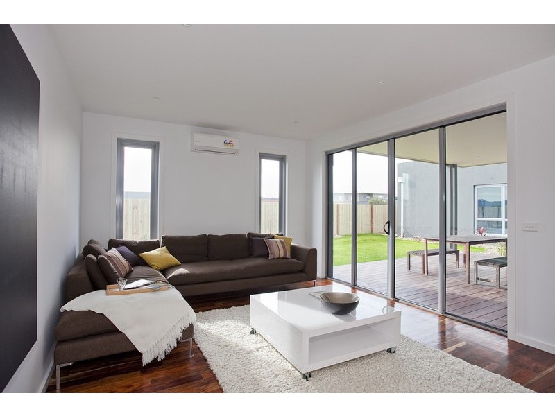 24 Ballyliffen Crescent, Torquay VIC 3228