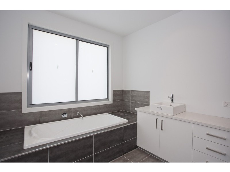 24 Ballyliffen Crescent, Torquay VIC 3228