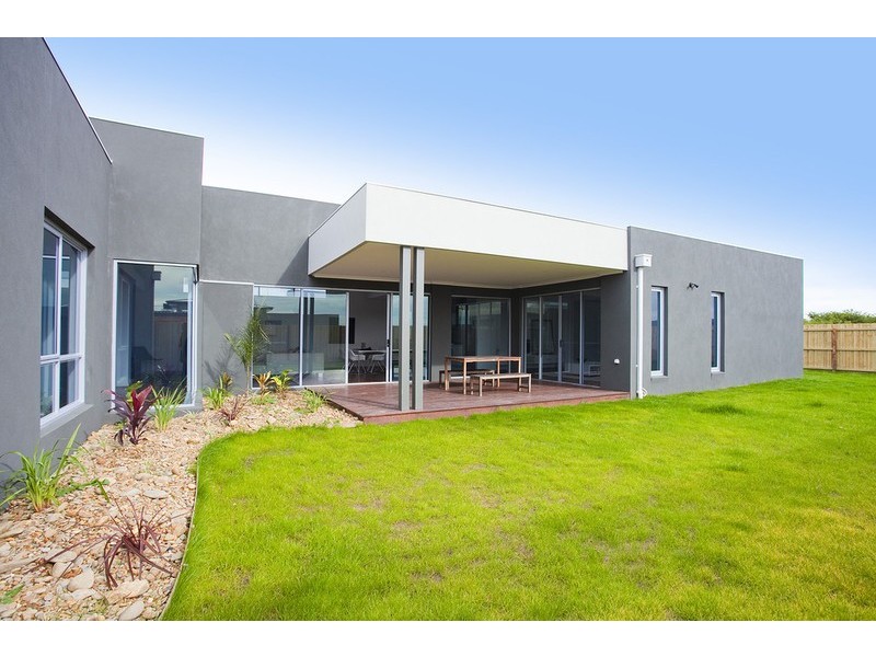 24 Ballyliffen Crescent, Torquay VIC 3228