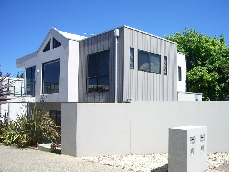 1/82  Fischer Street, Torquay VIC 3228