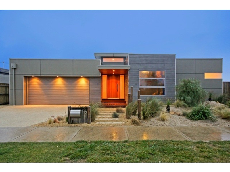 16 Ballyliffen Crescent, Torquay VIC 3228
