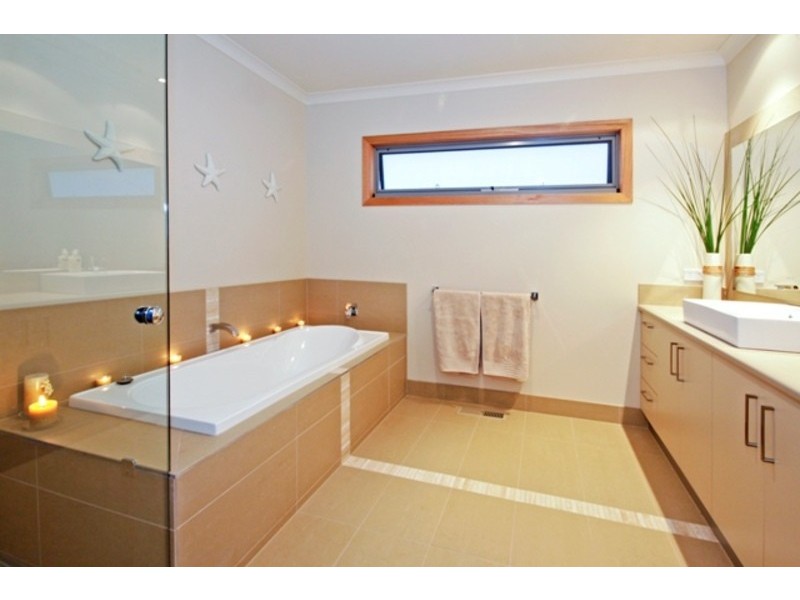 16 Ballyliffen Crescent, Torquay VIC 3228