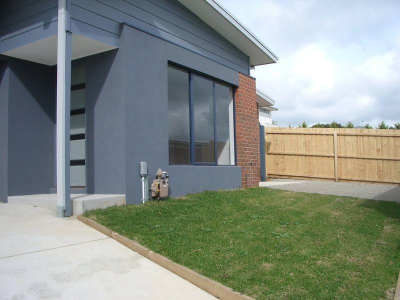 2/7 Saltbush Place, Torquay VIC 3228