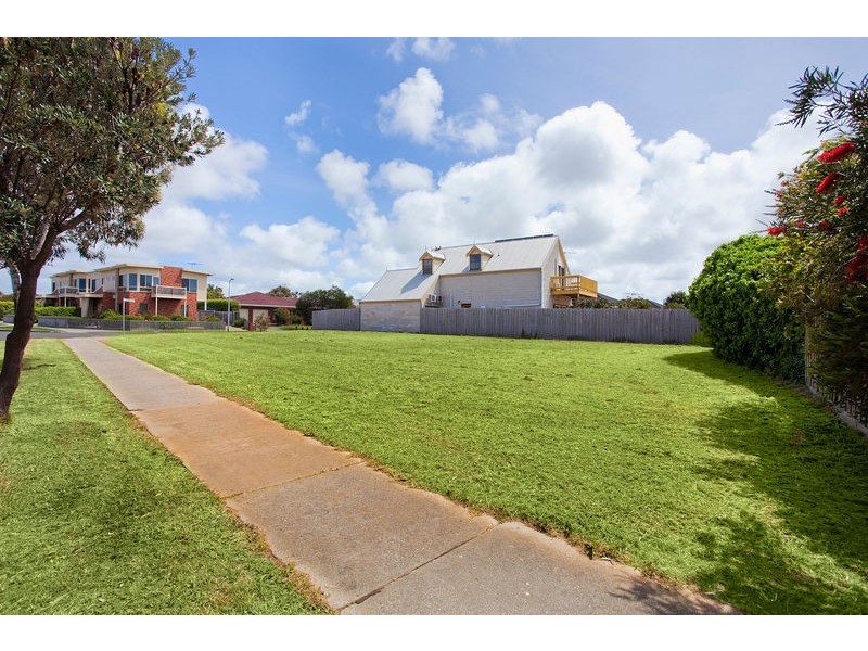 2 Grange Crescent, Torquay VIC 3228