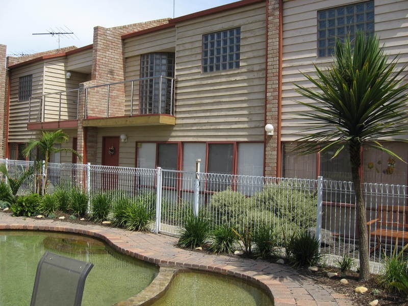 8/71 Geelong  Road, Torquay VIC 3228
