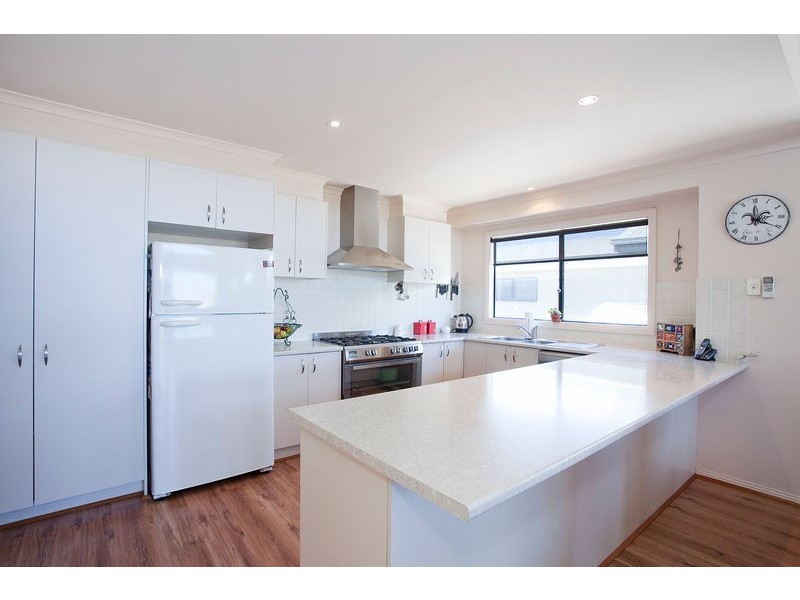 27 Pomora Avenue, Torquay VIC 3228