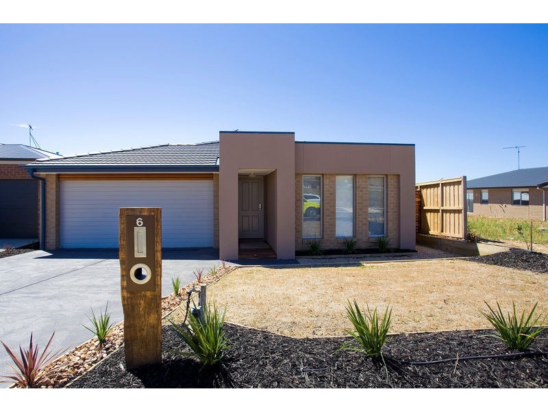 6 Point  Close, Torquay VIC 3228