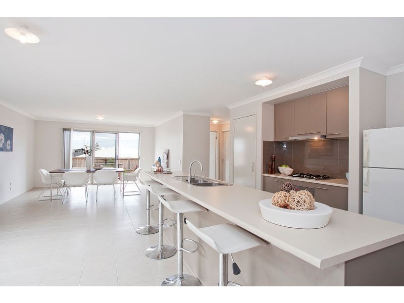 6 Point  Close, Torquay VIC 3228