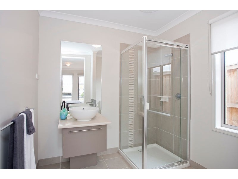 6 Point  Close, Torquay VIC 3228