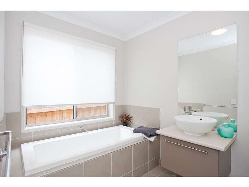 6 Point  Close, Torquay VIC 3228