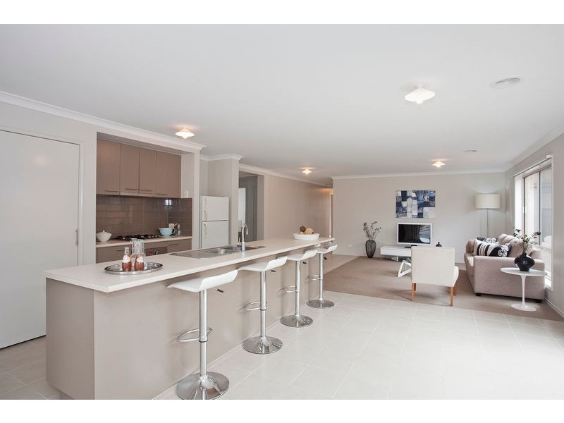 6 Point  Close, Torquay VIC 3228