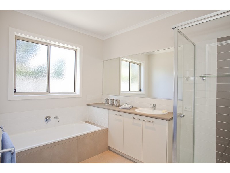 18 Rippleside Drive, Torquay VIC 3228