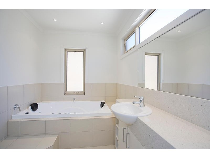 2/3 Hoylake Avenue, Jan Juc VIC 3228