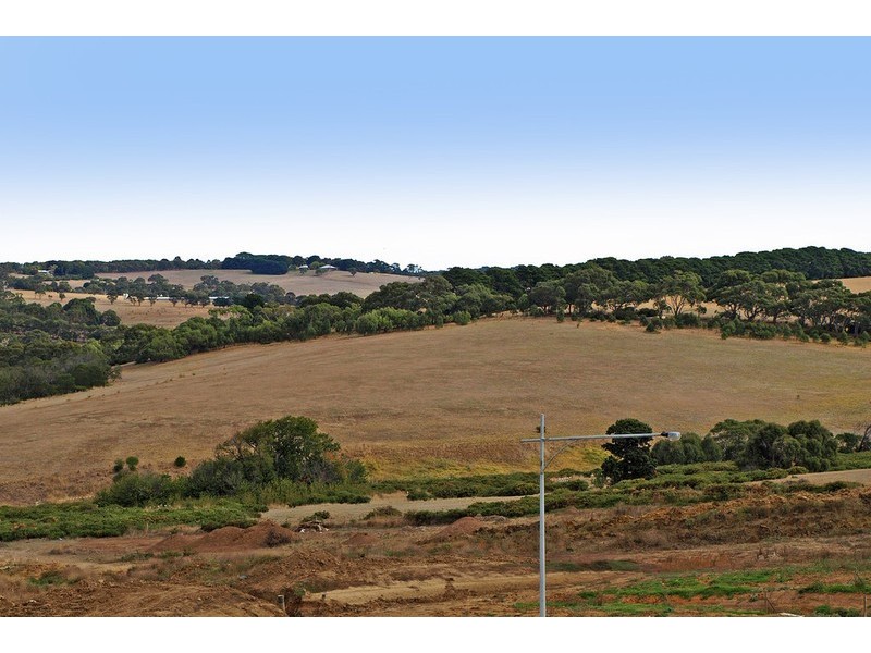 124 Beach Road, Torquay VIC 3228