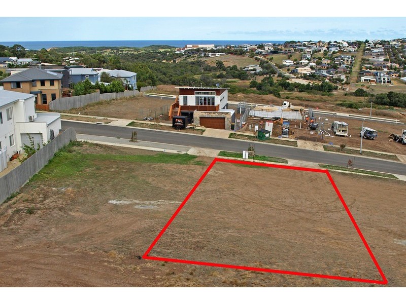 124 Beach Road, Torquay VIC 3228