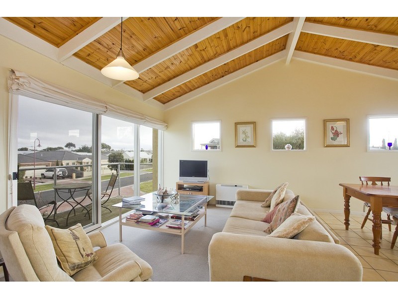 11 Norfolk Boulevard, Torquay VIC 3228