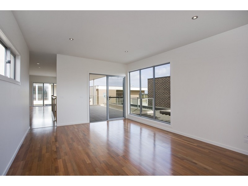 2/20-22  Surfcoast Highway, Torquay VIC 3228