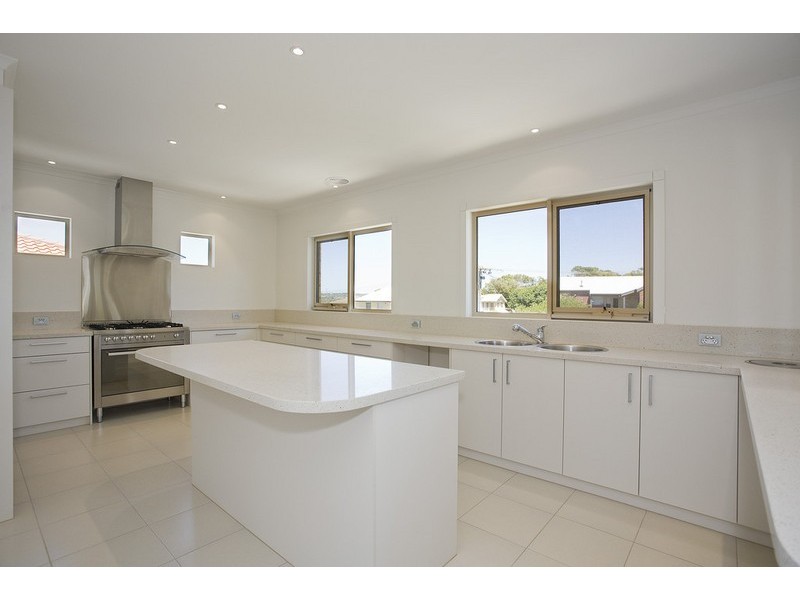 1/3 Hoylake Avenue, Jan Juc VIC 3228
