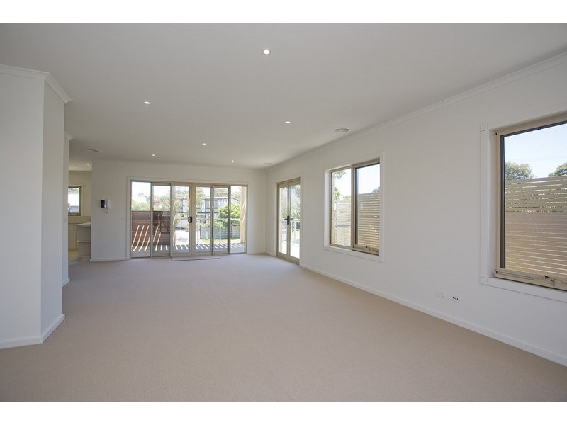 1/3 Hoylake Avenue, Jan Juc VIC 3228