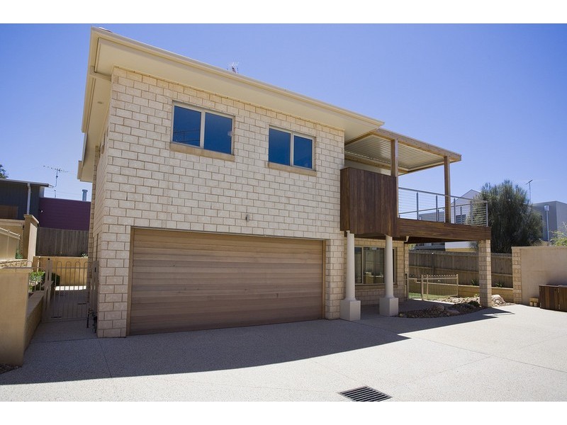 2/3 Hoylake Avenue, Jan Juc VIC 3228