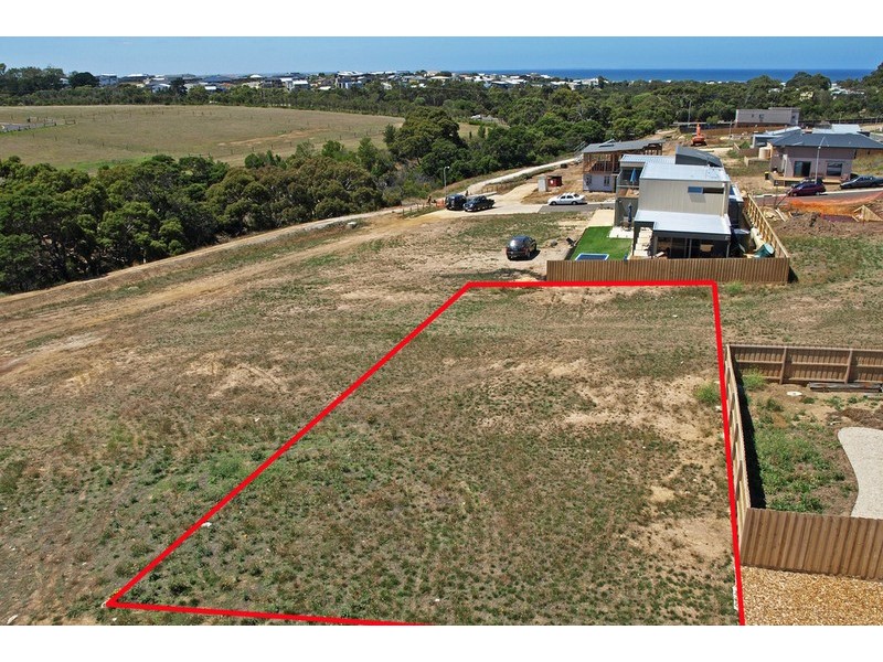 8 Tea Tree Rise, Torquay VIC 3228