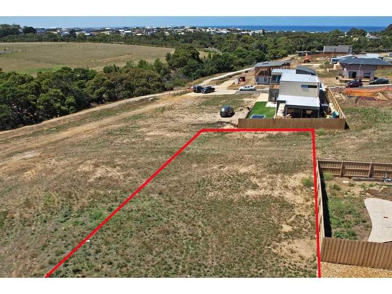 8 Tea Tree Rise, Torquay VIC 3228