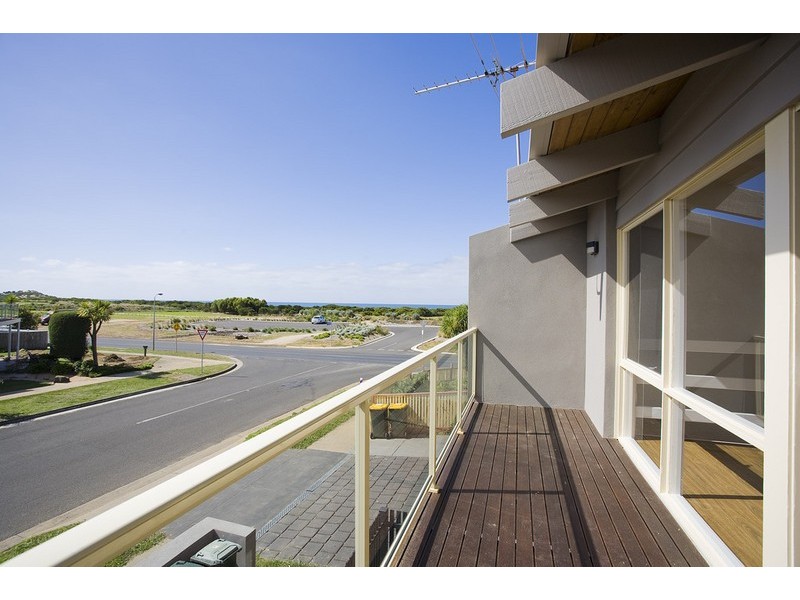 2/153 The  Esplanade, Torquay VIC 3228