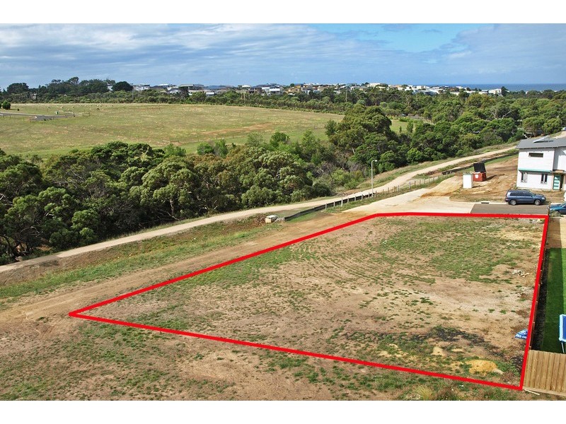 3 Moonah  Place, Torquay VIC 3228