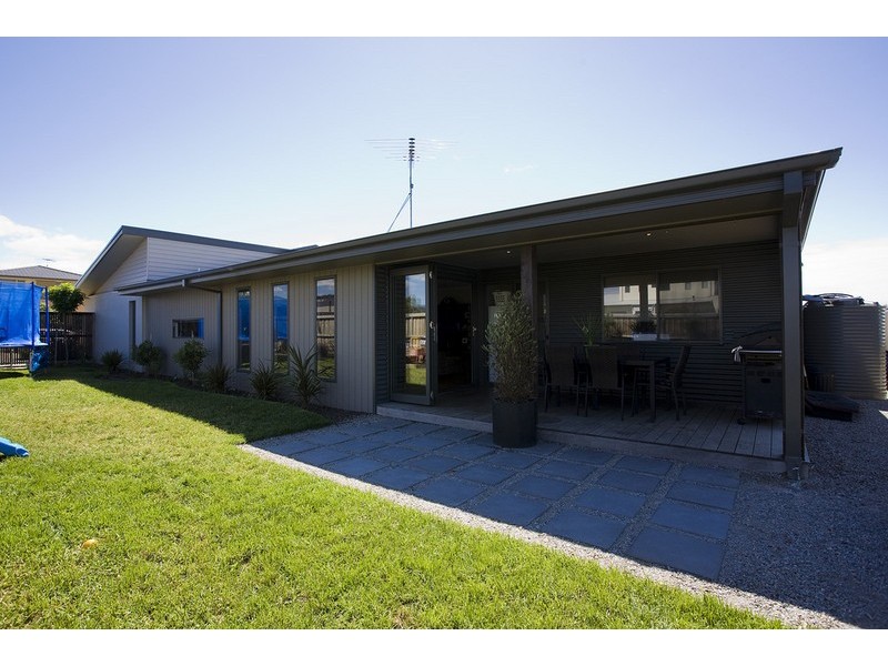 1 Longshore Street, Torquay VIC 3228