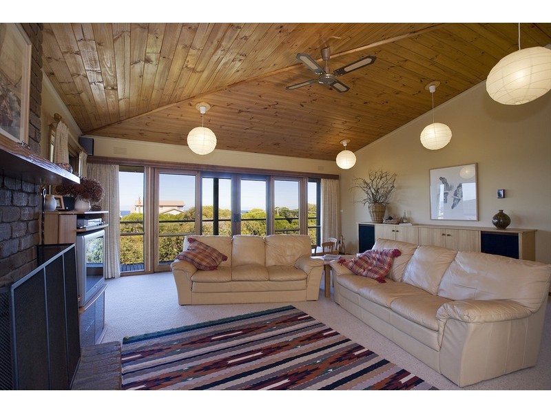 9 Robyn Road, Moggs Creek VIC 3231