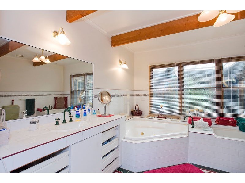 90 Bimbadeen Drive, Fairhaven VIC 3231