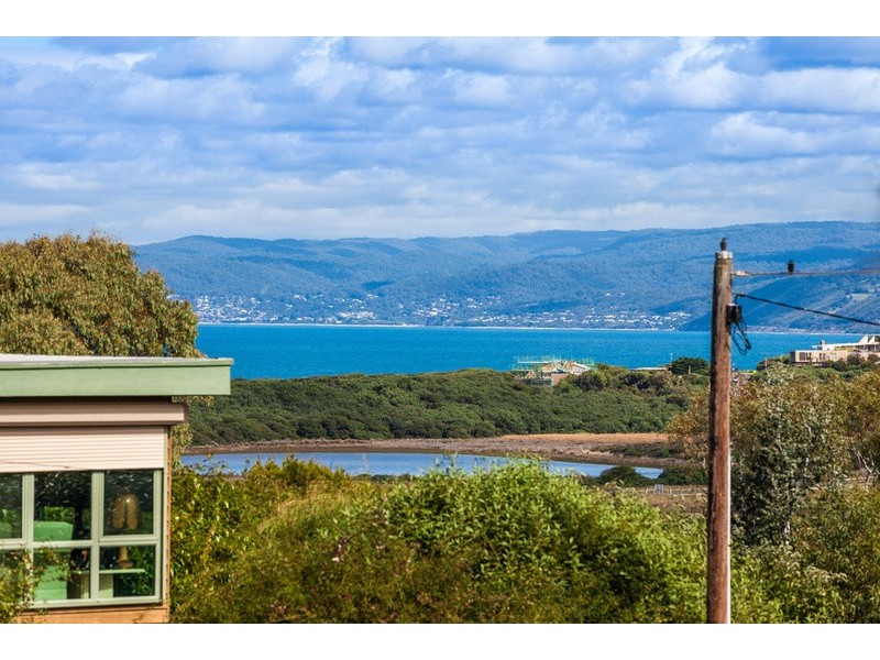 2/18 Beach Road, Aireys Inlet VIC 3231