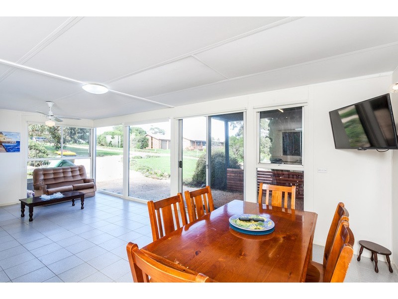 2/18 Beach Road, Aireys Inlet VIC 3231