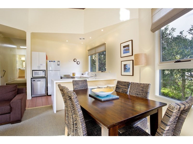 2/2-4 Barton Court, Aireys Inlet VIC 3231