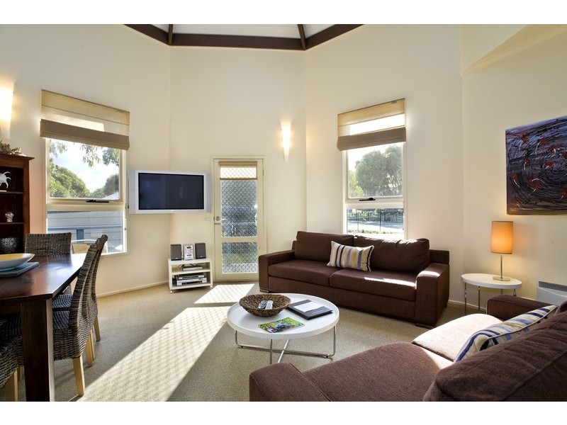 2/2-4 Barton Court, Aireys Inlet VIC 3231