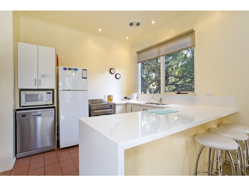 2/2-4 Barton Court, Aireys Inlet VIC 3231