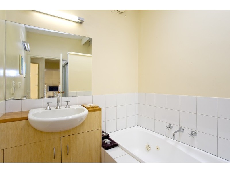 2/2-4 Barton Court, Aireys Inlet VIC 3231