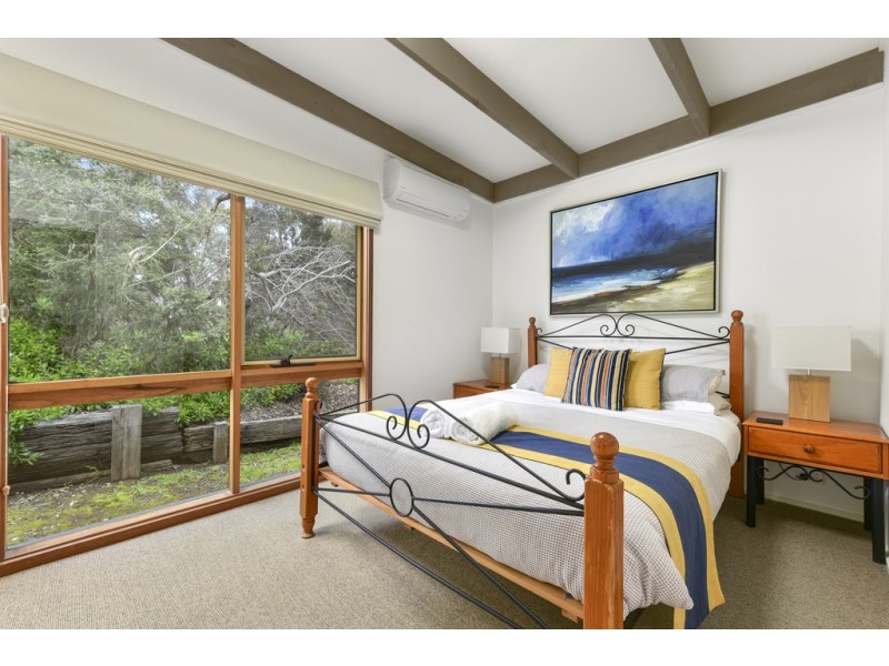 1/2-4  Barton Court, Aireys Inlet VIC 3231