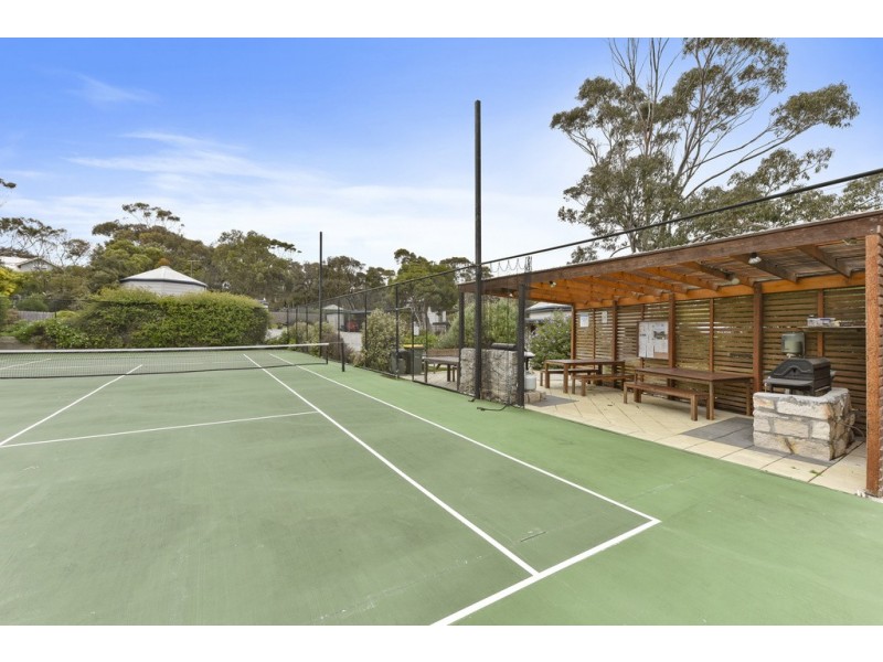 1/2-4  Barton Court, Aireys Inlet VIC 3231