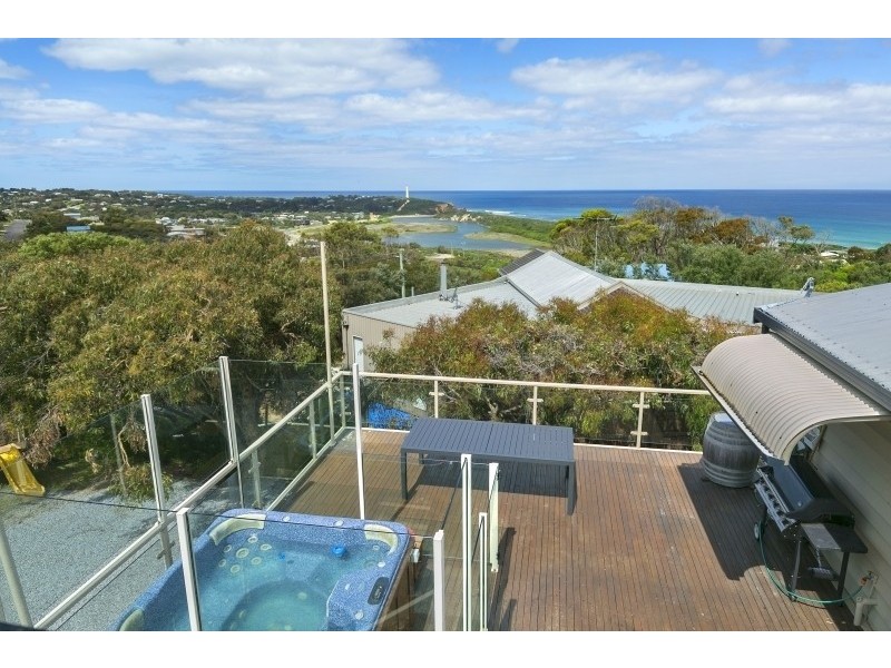 18 Ridge Road, Fairhaven VIC 3231