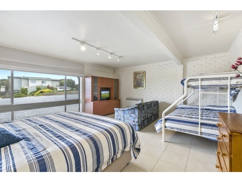 18 Ridge Road, Fairhaven VIC 3231