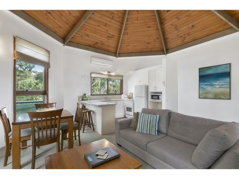 4/2-4 Barton Court, Aireys Inlet VIC 3231