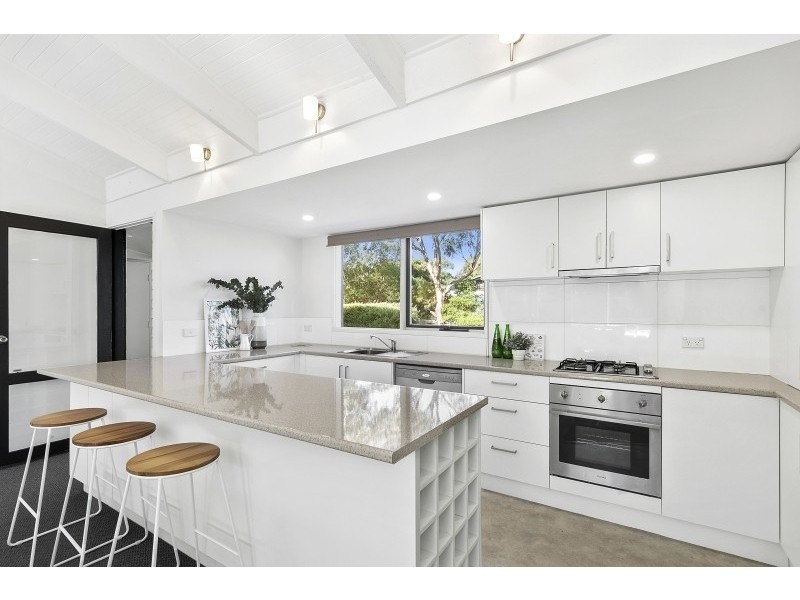 9 Kurrajong Avenue, Aireys Inlet VIC 3231