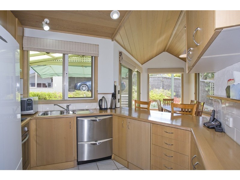 2 Bimbadeen Drive, Fairhaven VIC 3231