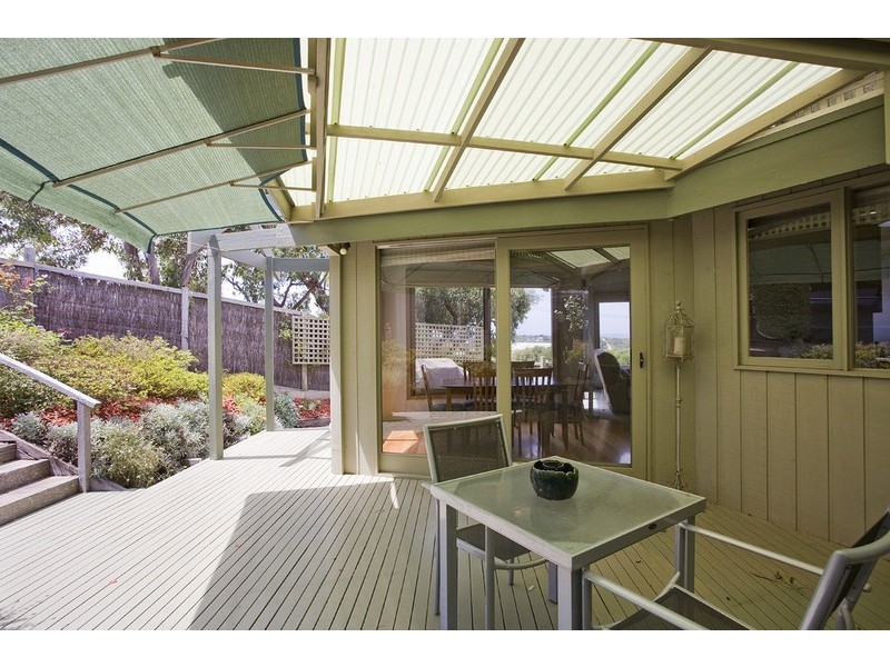 2 Bimbadeen Drive, Fairhaven VIC 3231