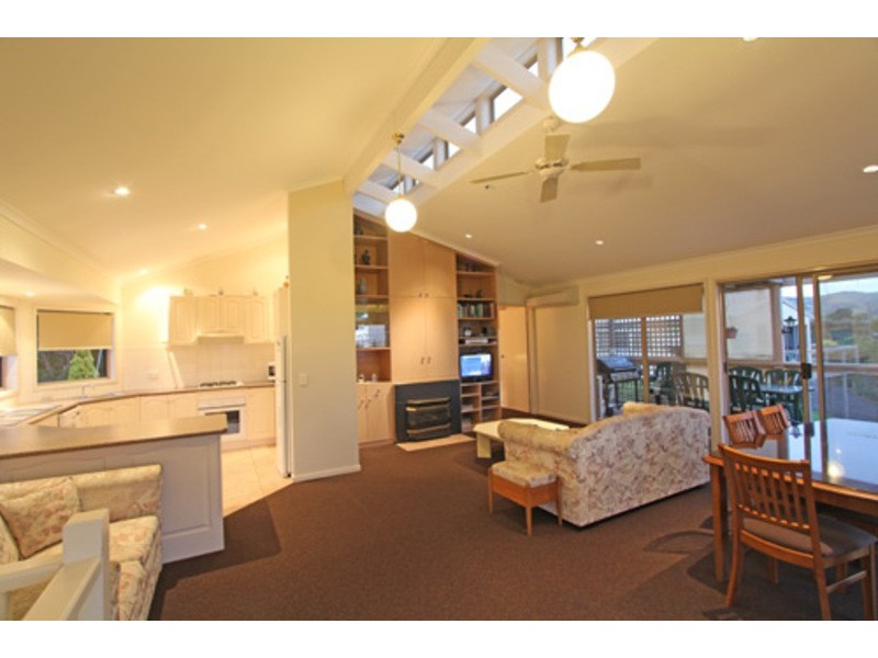 1/9 Great Ocean Road, Marengo VIC 3233