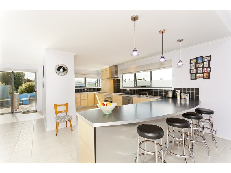 16 Gambier Street, Apollo Bay VIC 3233